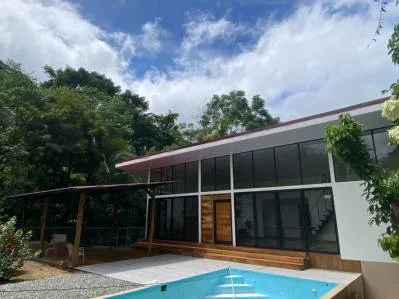 Casa nueva y moderna de 3 dormitorios, 2 baños con entrepiso, piscina y rancho ubicado en Tres Ríos., photo 2