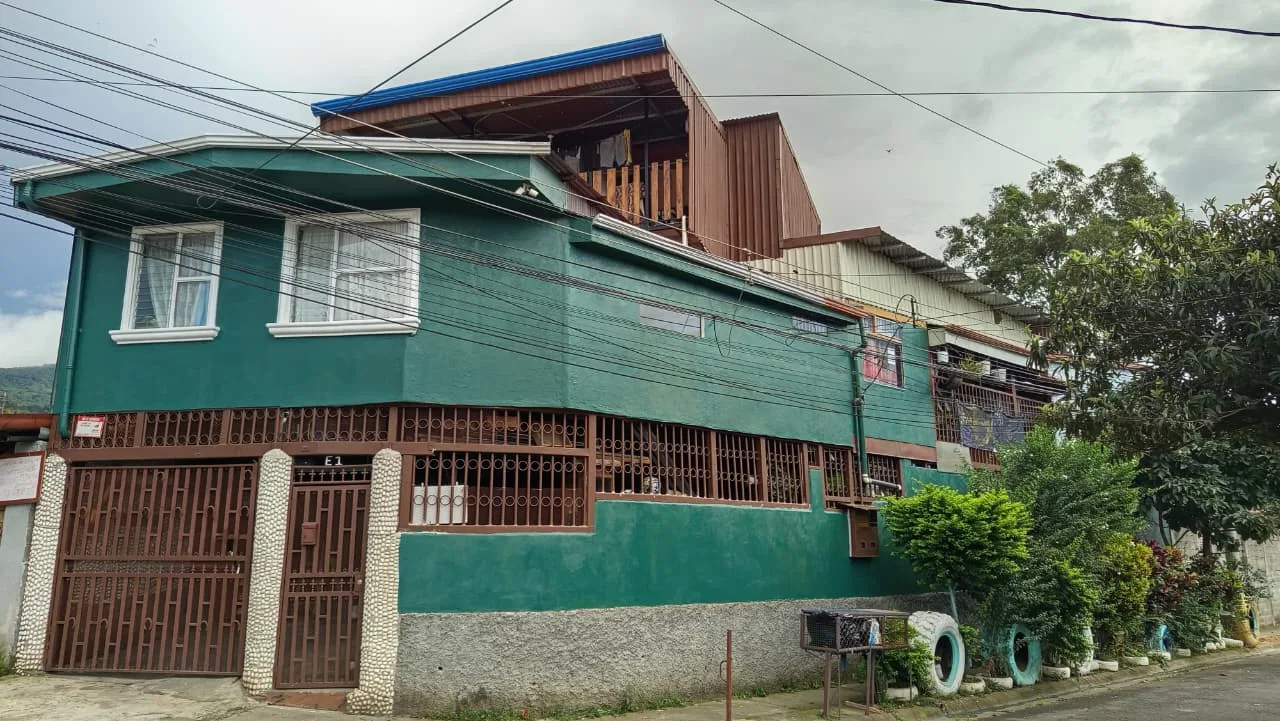 SE VENDE PROPIEDAD DE 3 PLANTAS