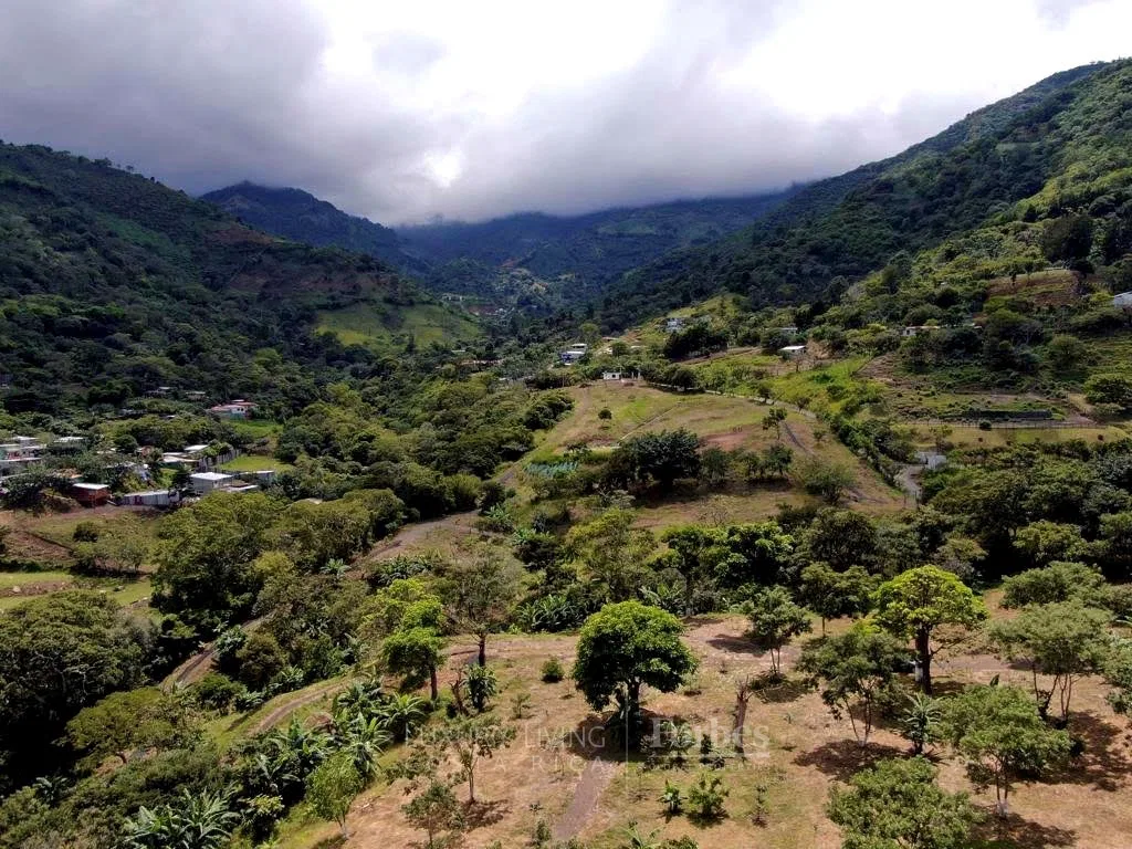 Detached land in Salitral - Santa Ana