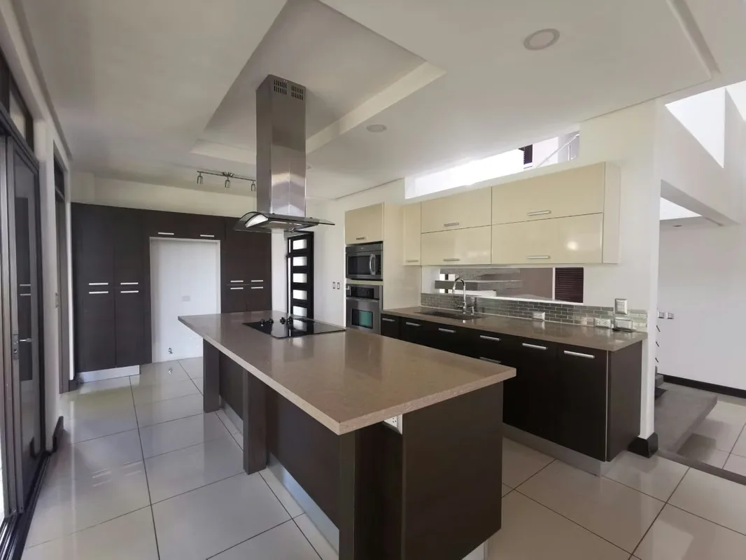 Beautiful house in spacious modern clear Condominium Francosta