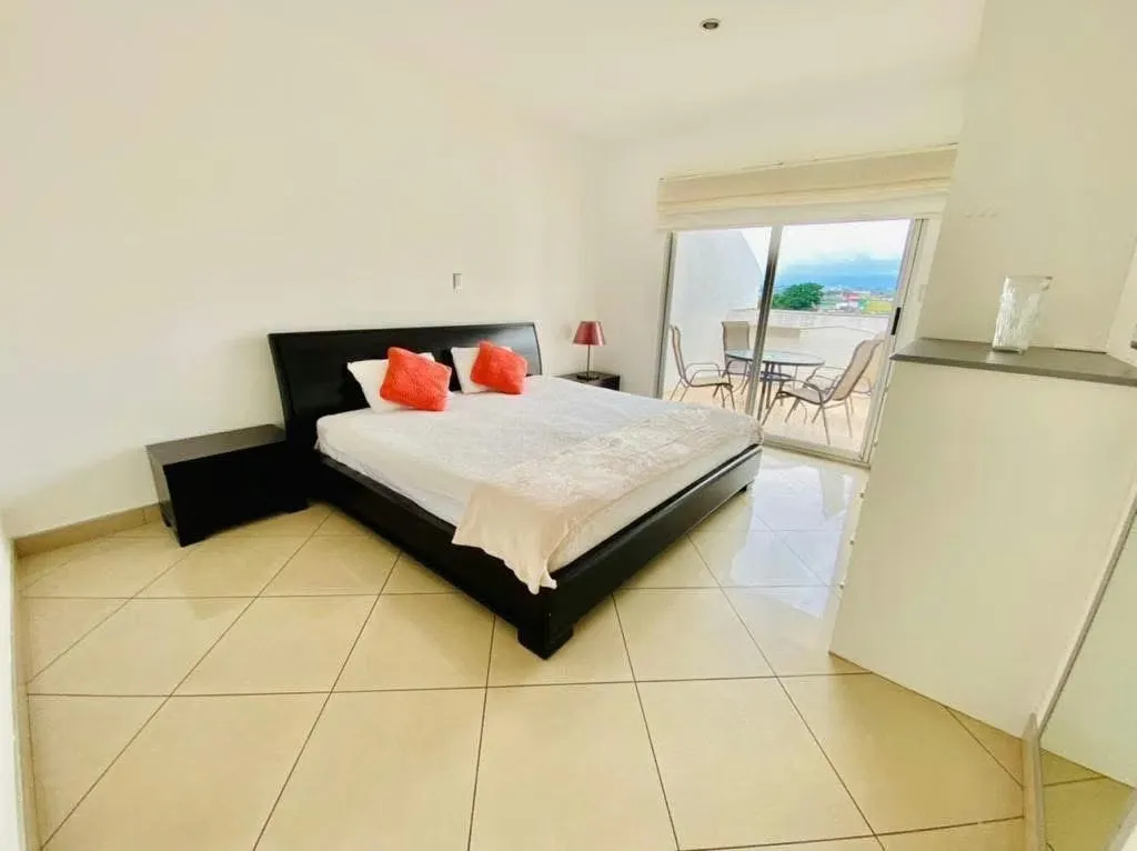 Se alquila apartamento finamente amueblado en condominio ubicado en San Rafael de Escazú, photo 3