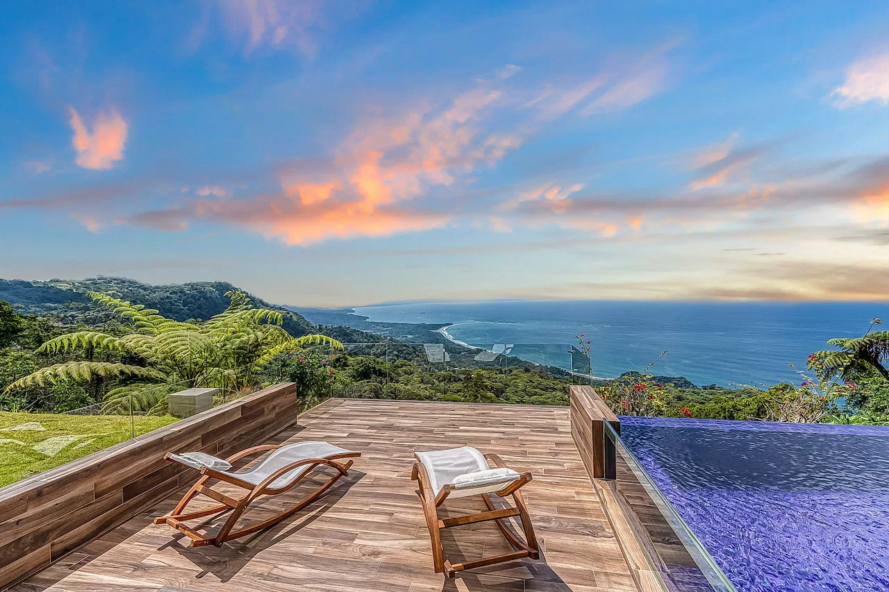 CHÂTEAU MONTAGE – LUXURY HOUSE, GUEST HOUSE, CARETAKER HOUSE AND AMAZING VIEWS IN GATED COMMUNITY