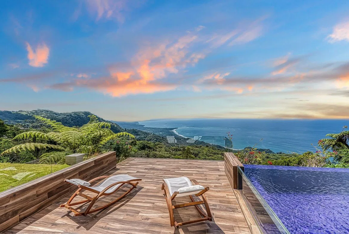 CHÂTEAU MONTAGE – LUXURY HOUSE, GUEST HOUSE, CARETAKER HOUSE AND AMAZING VIEWS IN GATED COMMUNITY, photo 2