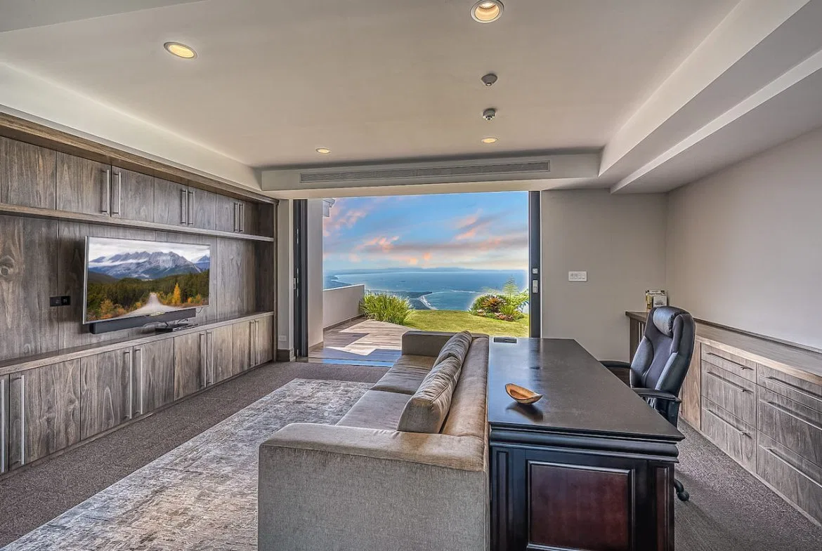 CHÂTEAU MONTAGE – LUXURY HOUSE, GUEST HOUSE, CARETAKER HOUSE AND AMAZING VIEWS IN GATED COMMUNITY, photo 18