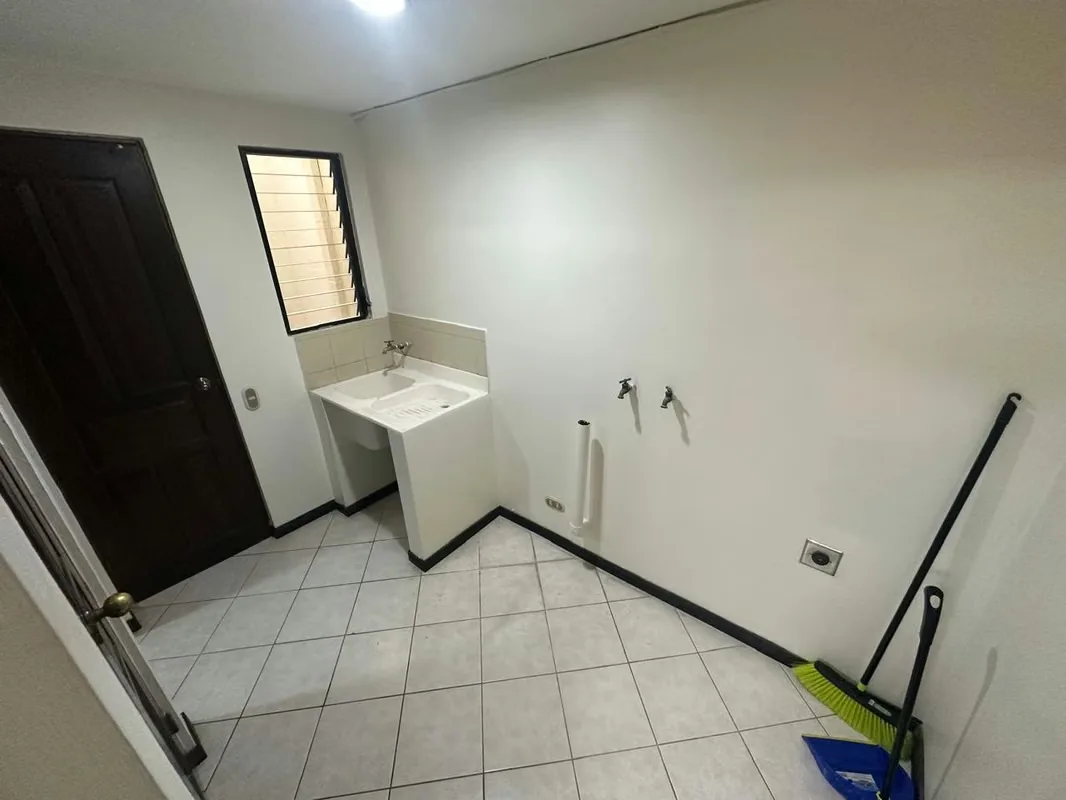 Venta de Casa Remodelada en Condominio Privado, Cerca del Country Club- Escazú, photo 2
