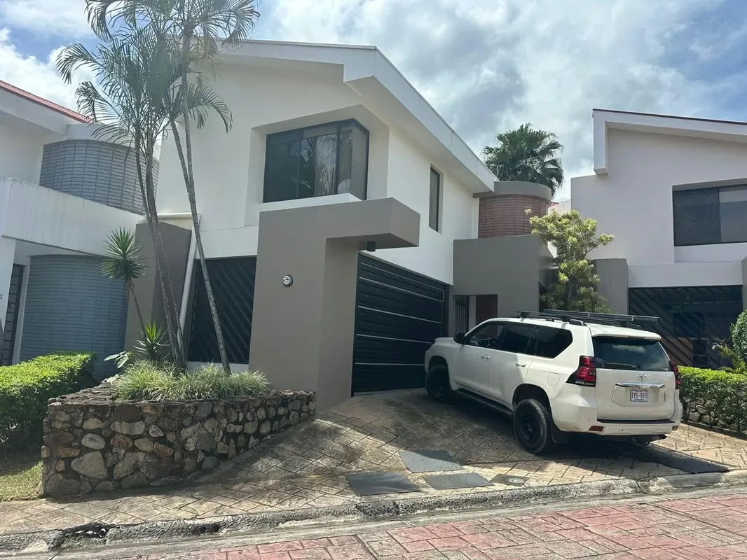 Venta de Casa Remodelada en Condominio Privado, Cerca del Country Club- Escazú, photo 13