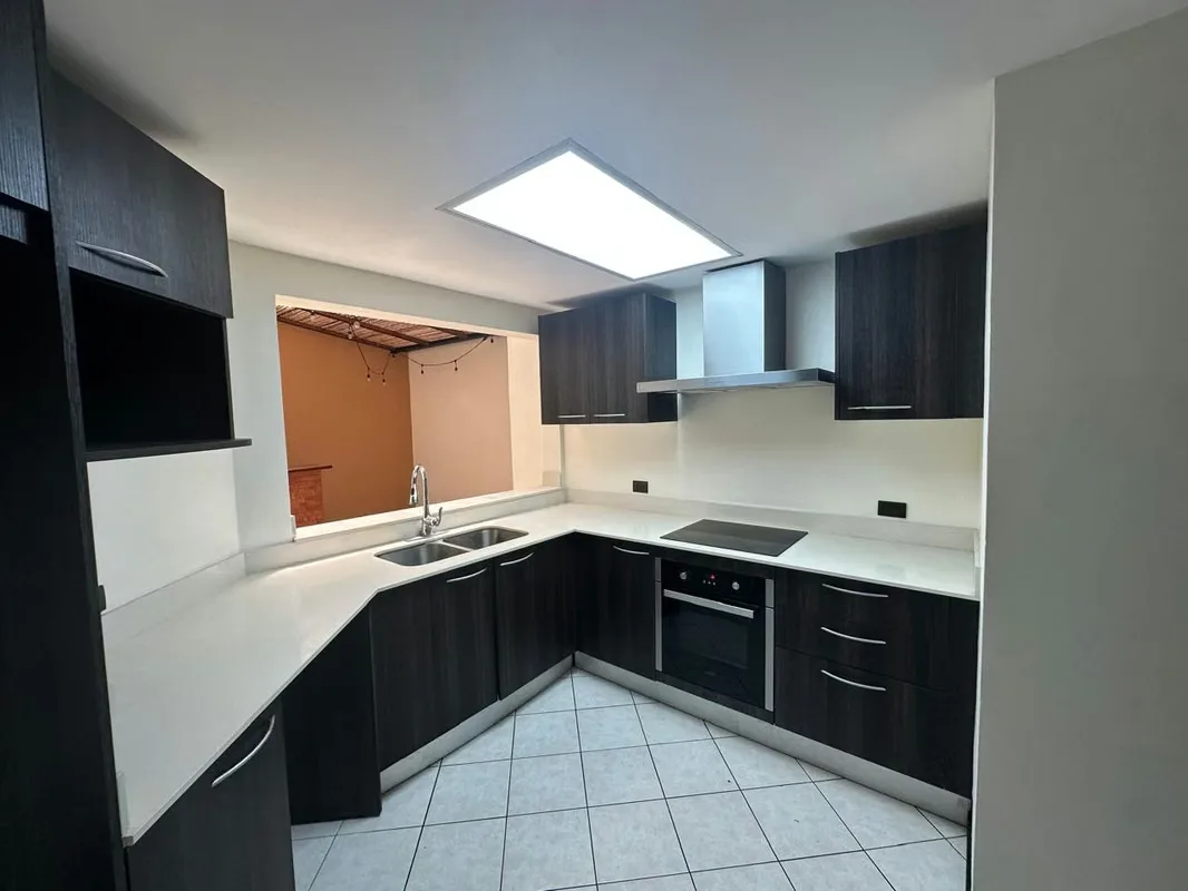 Venta de Casa Remodelada en Condominio Privado, Cerca del Country Club- Escazú, photo 3