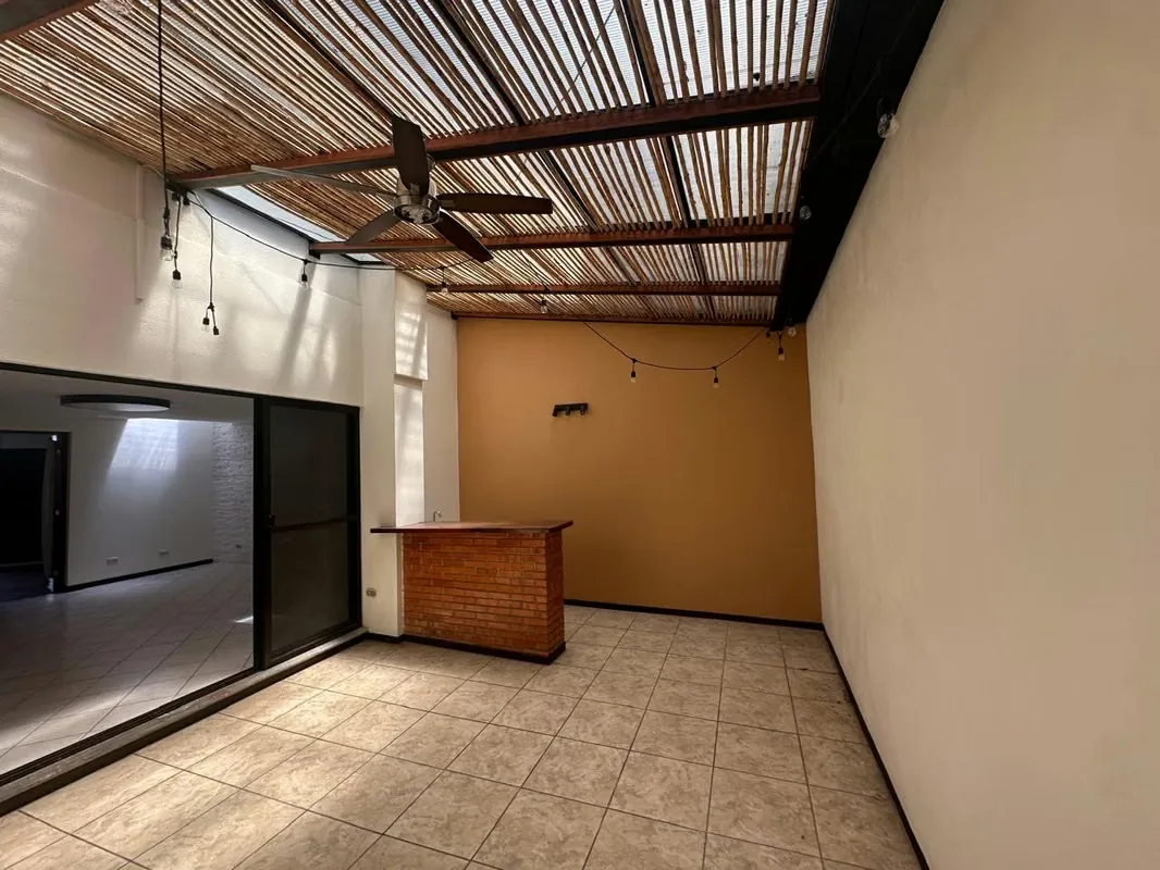 Venta de Casa Remodelada en Condominio Privado, Cerca del Country Club- Escazú, photo 4