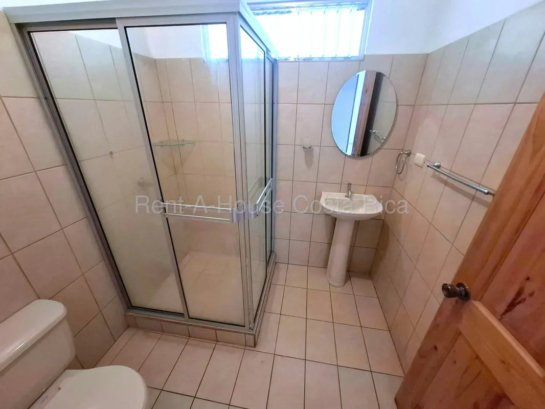 Hay casas que simplemente ofrecen espacio. Y hay otras que ofrecen tranquilidad, seguridad y calidad de vida para toda la familia. Esta es una de ellas., photo 12