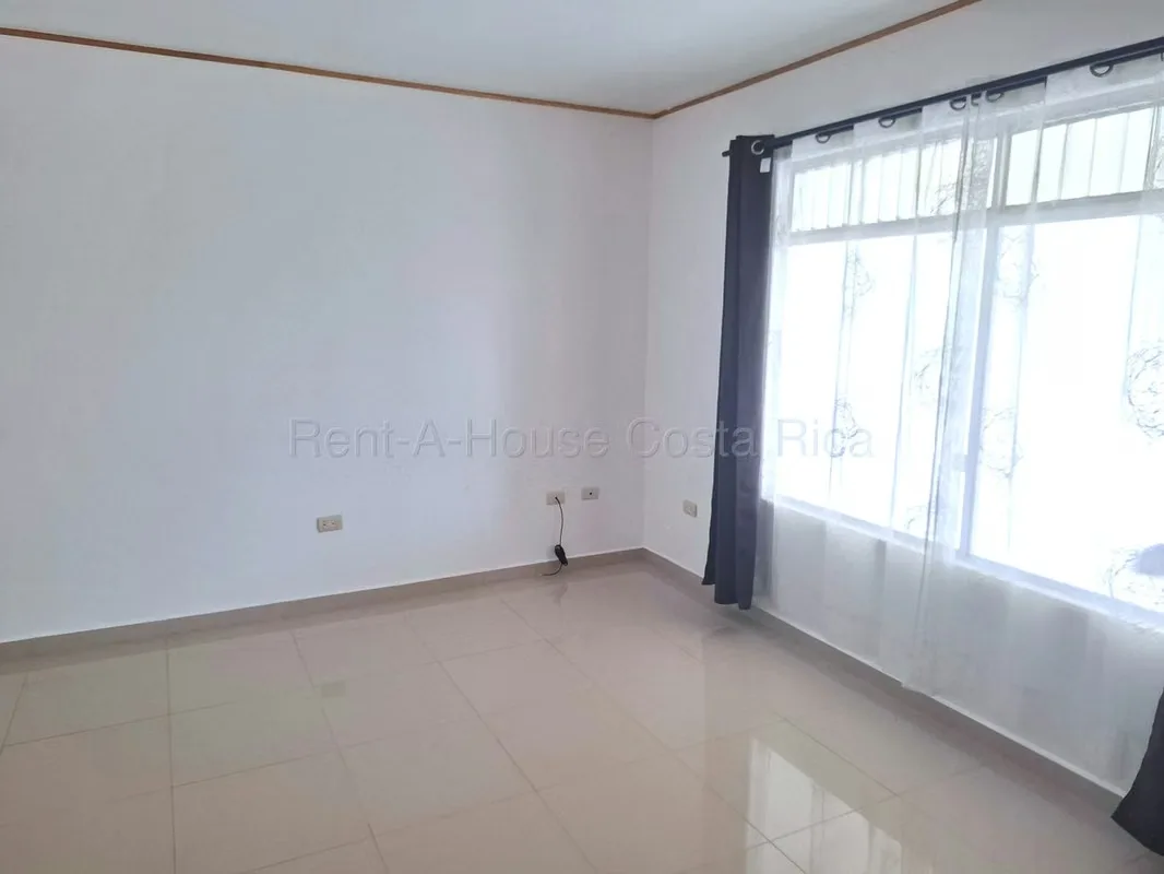 Hay casas que simplemente ofrecen espacio. Y hay otras que ofrecen tranquilidad, seguridad y calidad de vida para toda la familia. Esta es una de ellas., photo 13