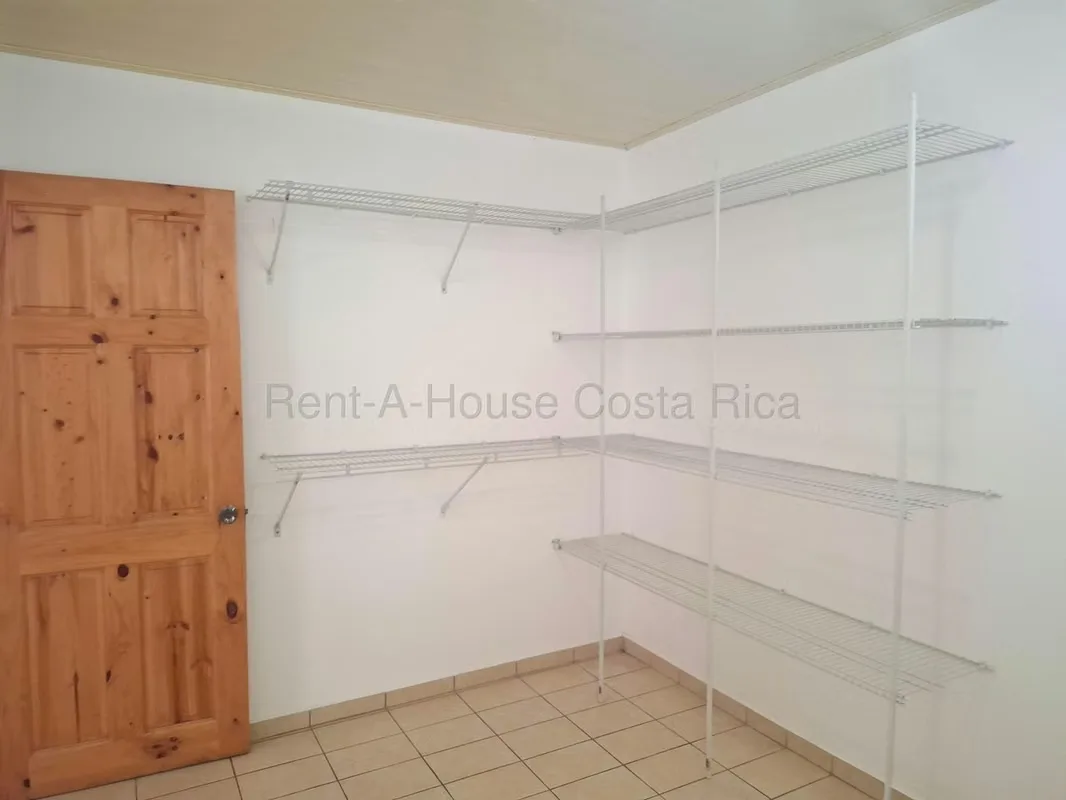 Hay casas que simplemente ofrecen espacio. Y hay otras que ofrecen tranquilidad, seguridad y calidad de vida para toda la familia. Esta es una de ellas., photo 16