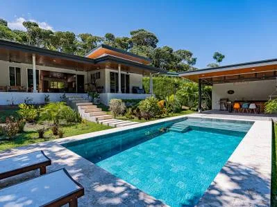 Casa única frente al río con ubicación privilegiada en Uvita, photo 2