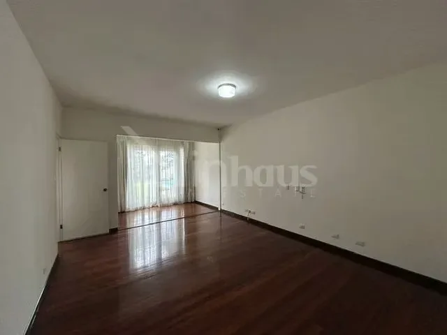 Alquiler de Casa Comercial o Residencial, única, de gran tamaño, excelente oportunidad. Esta casa tiene muchos espacios de gran tamaño, casa con piscina y amplias áreas verdes ..., photo 2