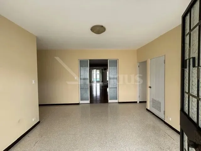 Alquiler de Casa Comercial o Residencial, única, de gran tamaño, excelente oportunidad. Esta casa tiene muchos espacios de gran tamaño, casa con piscina y amplias áreas verdes ..., photo 14