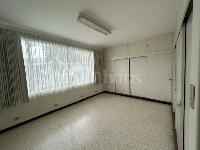 Alquiler de Casa Comercial o Residencial, única, de gran tamaño, excelente oportunidad. Esta casa tiene muchos espacios de gran tamaño, casa con piscina y amplias áreas verdes ..., photo 15