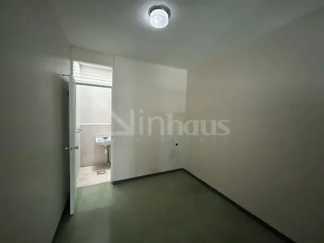 Alquiler de Casa Comercial o Residencial, única, de gran tamaño, excelente oportunidad. Esta casa tiene muchos espacios de gran tamaño, casa con piscina y amplias áreas verdes ..., photo 10