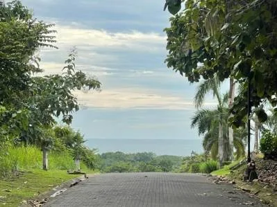 Gran oportunidad! Su lote exclusivo en condominio a tan solo 5 minutos de Playa Esterillos Centro
