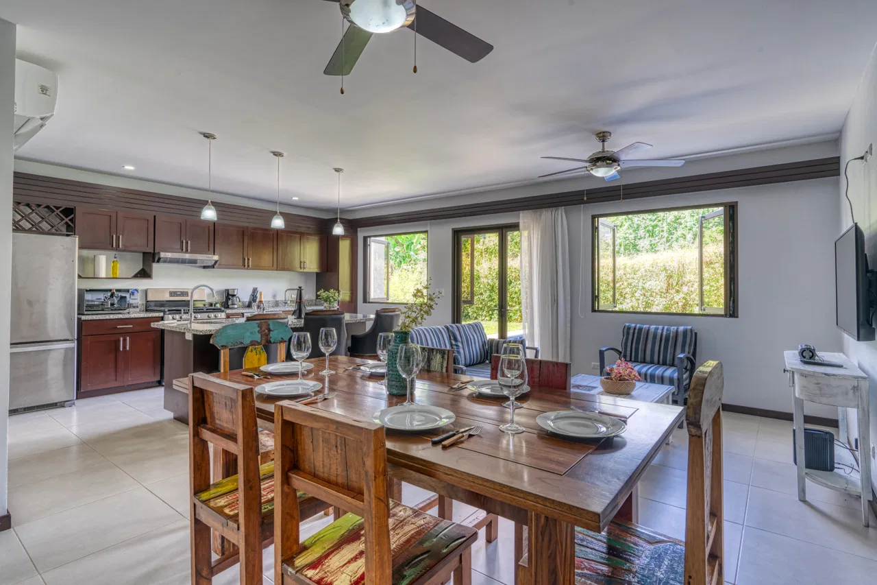 3 BEDROOM MODERN HOME WITH POOL WALKING DISTANCE TO EVERYTHING IN UVITA, photo 17