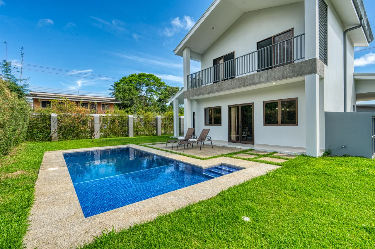 3 BEDROOM MODERN HOME WITH POOL WALKING DISTANCE TO EVERYTHING IN UVITA, photo 5
