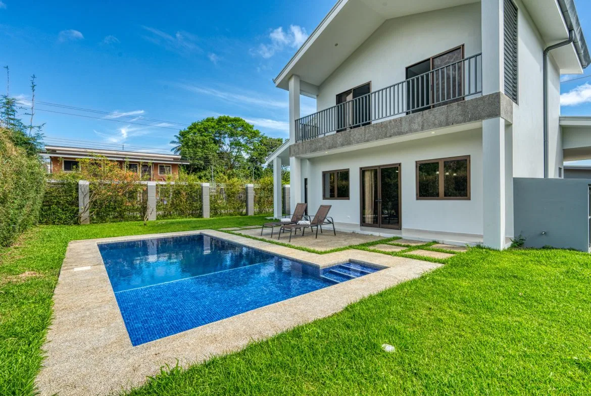 3 BEDROOM MODERN HOME WITH POOL WALKING DISTANCE TO EVERYTHING IN UVITA, photo 6