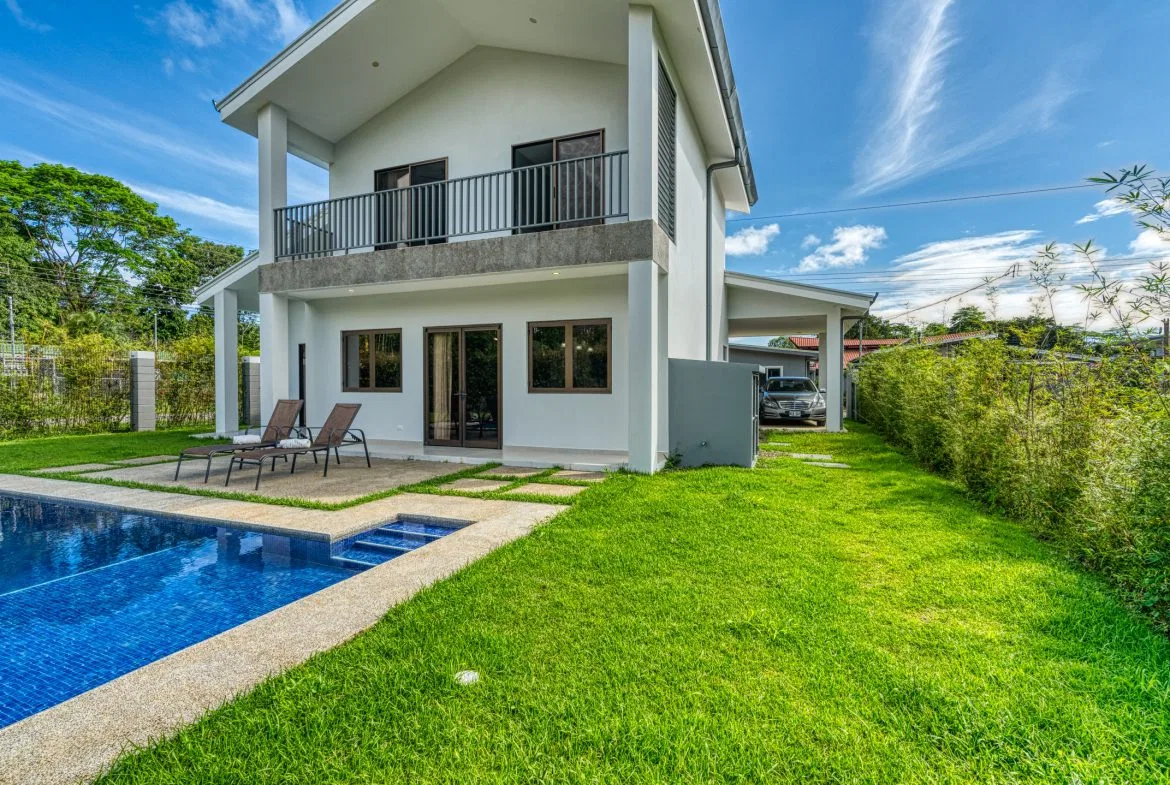 3 BEDROOM MODERN HOME WITH POOL WALKING DISTANCE TO EVERYTHING IN UVITA, photo 8