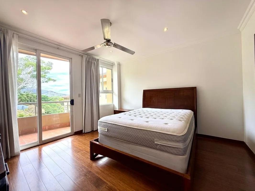 This apartment stands out for its spacious and comfortable layout. The kitchen is integrated into the social area and features a convenient breakfast bar, with direct access to a ..., photo 8