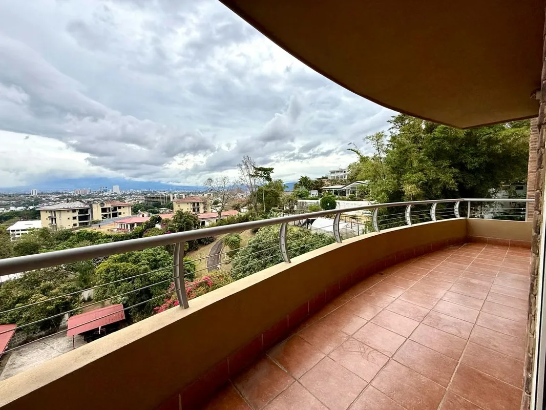 This apartment stands out for its spacious and comfortable layout. The kitchen is integrated into the social area and features a convenient breakfast bar, with direct access to a ..., photo 9
