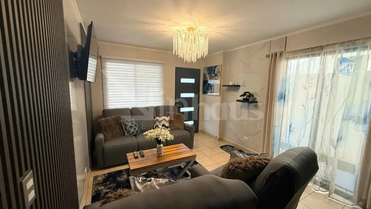 Excelente oportunidad para adquirir una vivienda remodelada, completamente amueblada y lista ...