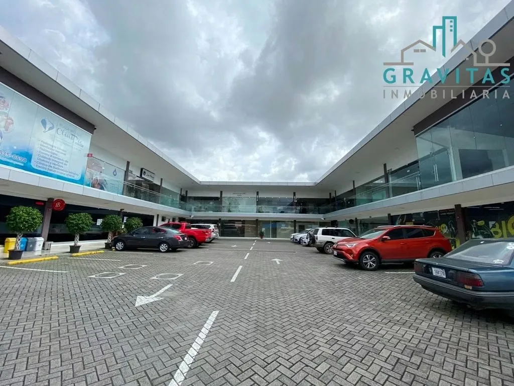 Commercial spaces for rent at Plaza de Pinares, Curridabat, on the road to Tres Ríos and facing the main highway.