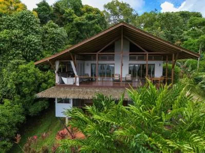 REFUGIO TROPICAL EN PLATANILLO – CASA CON VISTA AL MAR