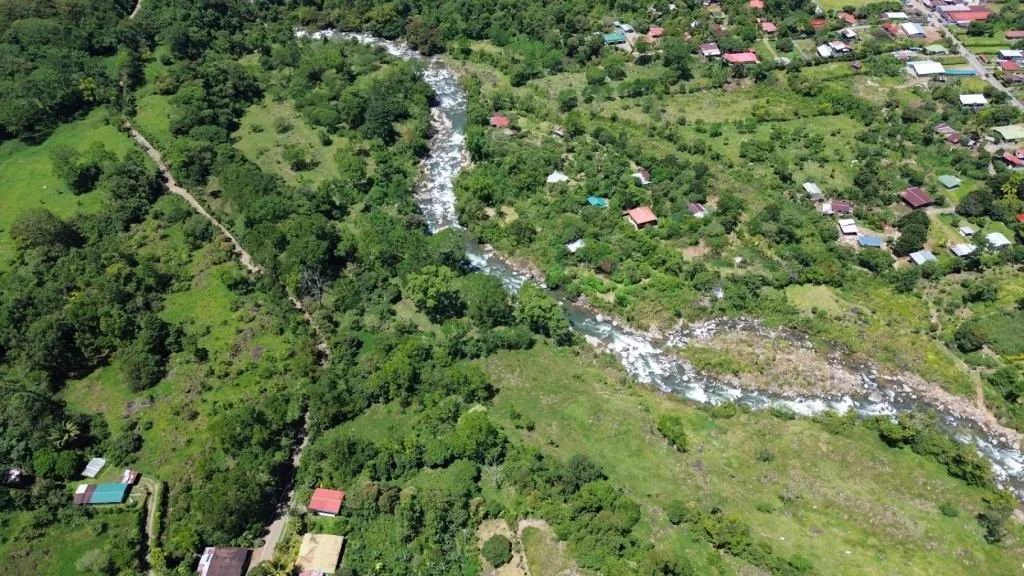 VENTA DE FINCA DE 10.9 HA FRENTE AL RIO EN VALLE DEL CHIRRIPO, SAN FRANCISCO DE RIVAS, PEREZ ZELEDON - Venta en Pérez Zeledón, photo 4