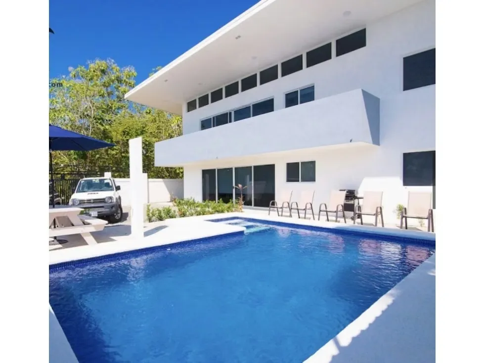 Ubicada a solo 3 minutos de Playa Hermosa y 10 minutos de Jacó, Surfside Villa es una propiedad tipo dúplex espejo, donde el primer y segundo piso cuentan con el mismo diseño y ...