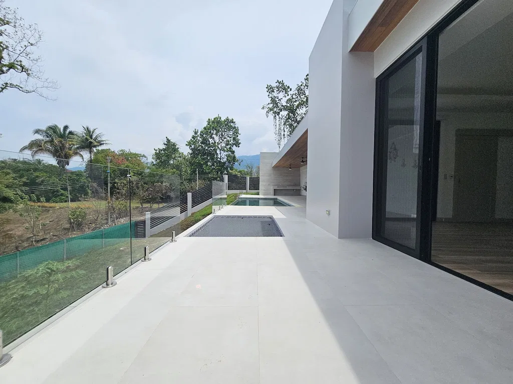 BRAND NEW 4 BEDROOM HOME WITH BEAUTIFUL OCEAN VIEWS MINUTES TO UVITA TOWN, photo 4