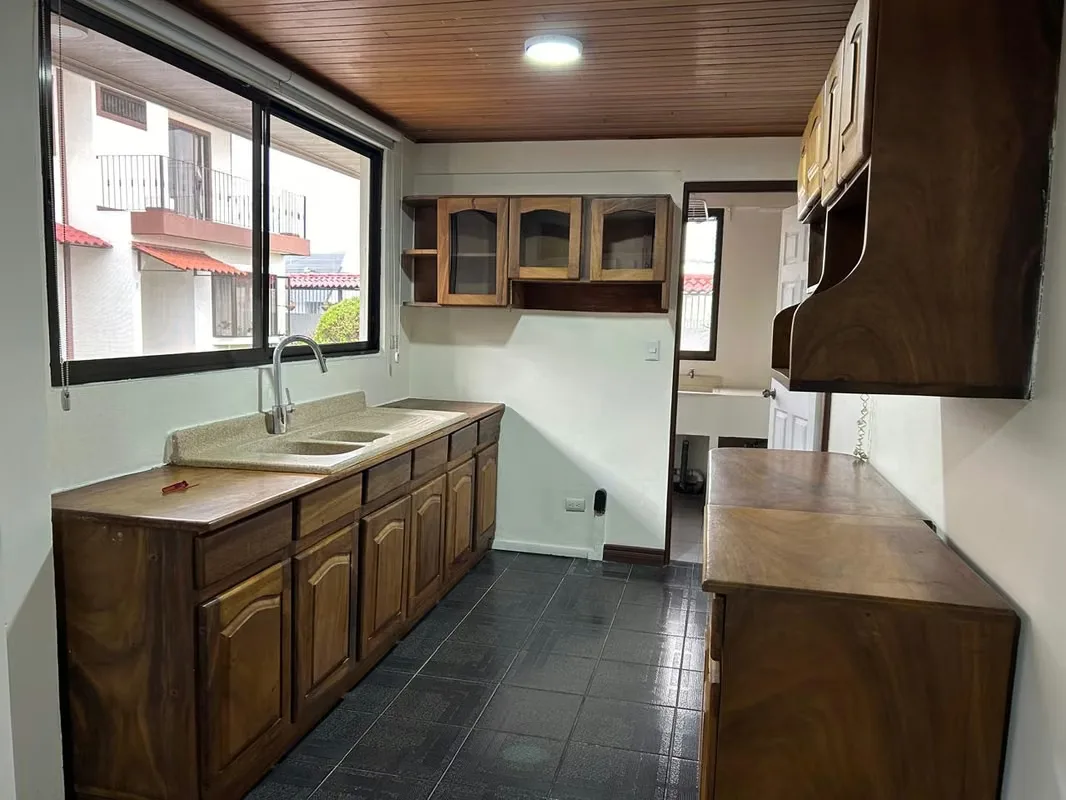 Ubicación: Condominio pequeño de solo 4 casas en San Pablo de Heredia, comparten entrada de ...