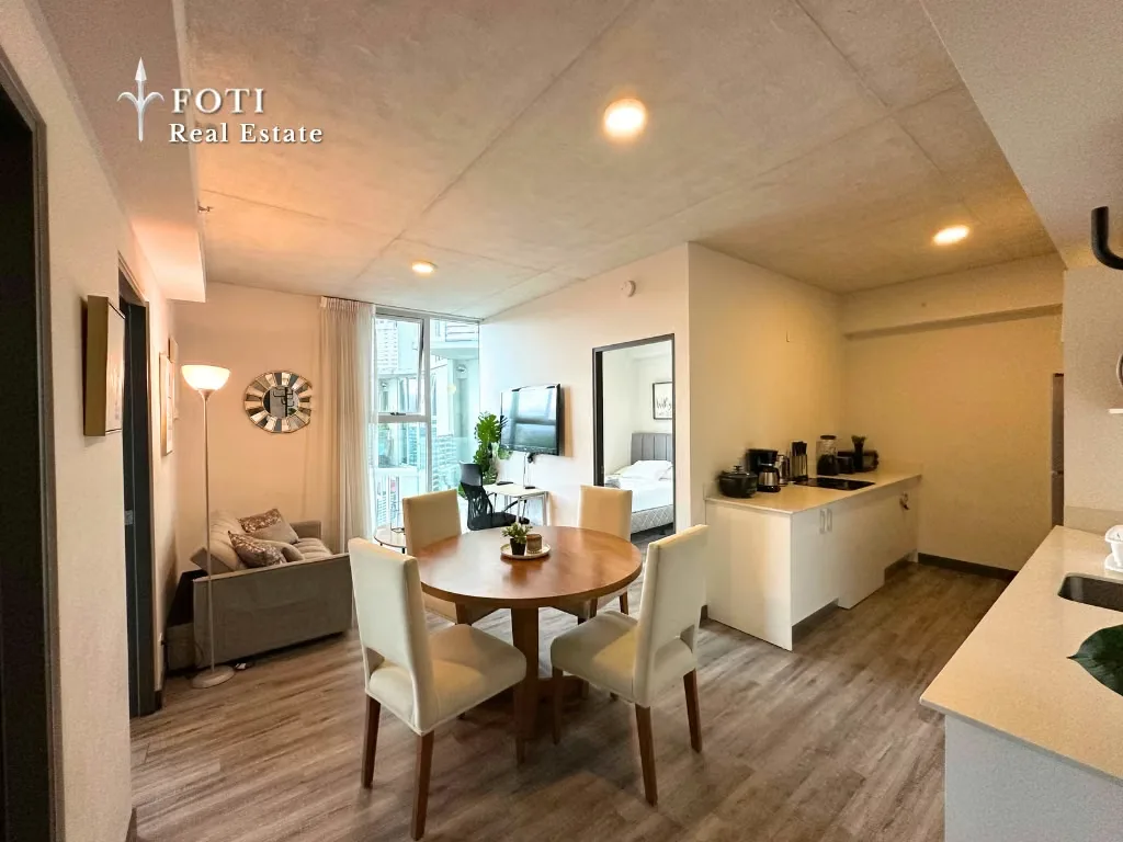 El verdadero atractivo de Secrt no comienza cuando entrás al apartamento, sino cuando descubrís todo lo que podés hacer sin salir del edificio. Piscina, gimnasio de tres niveles, ...