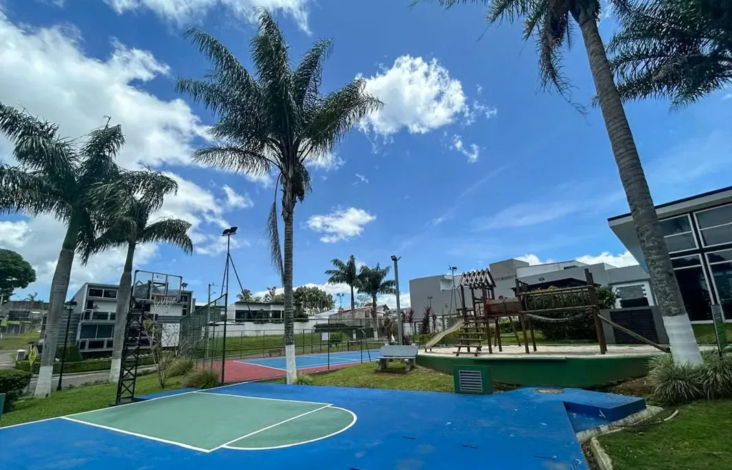 Lot for Sale in Rialto Condominium, photo 2