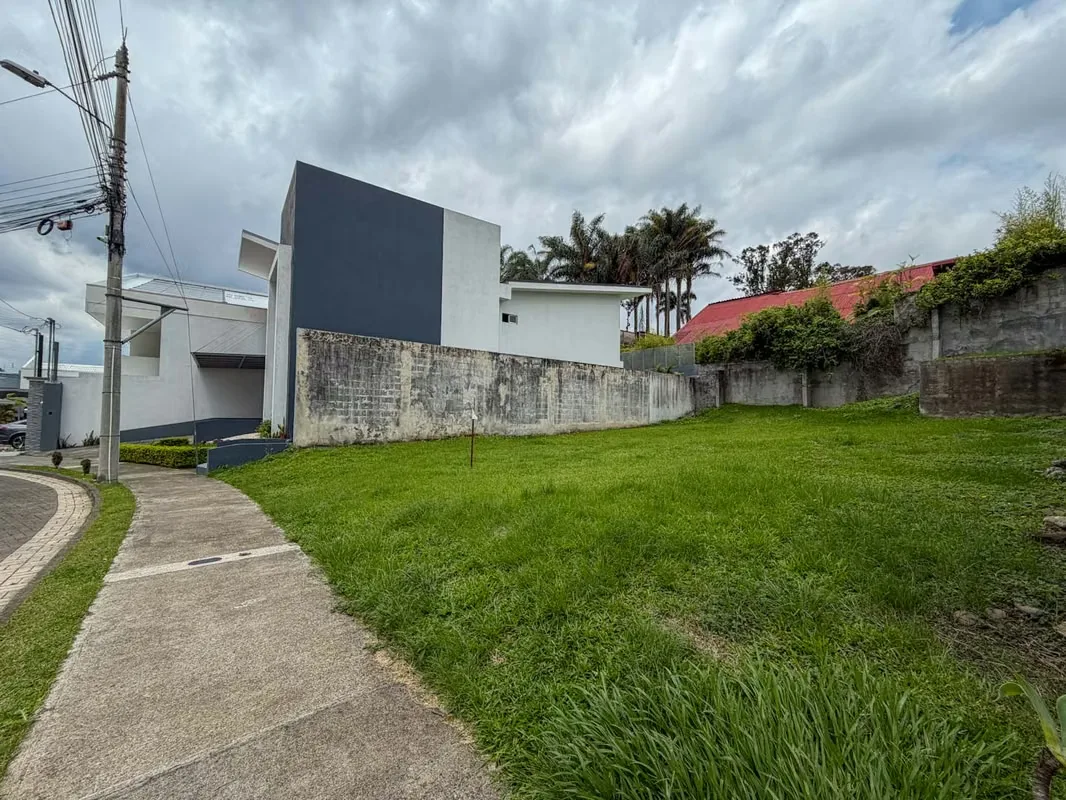 Lot for Sale in Rialto Condominium, photo 3