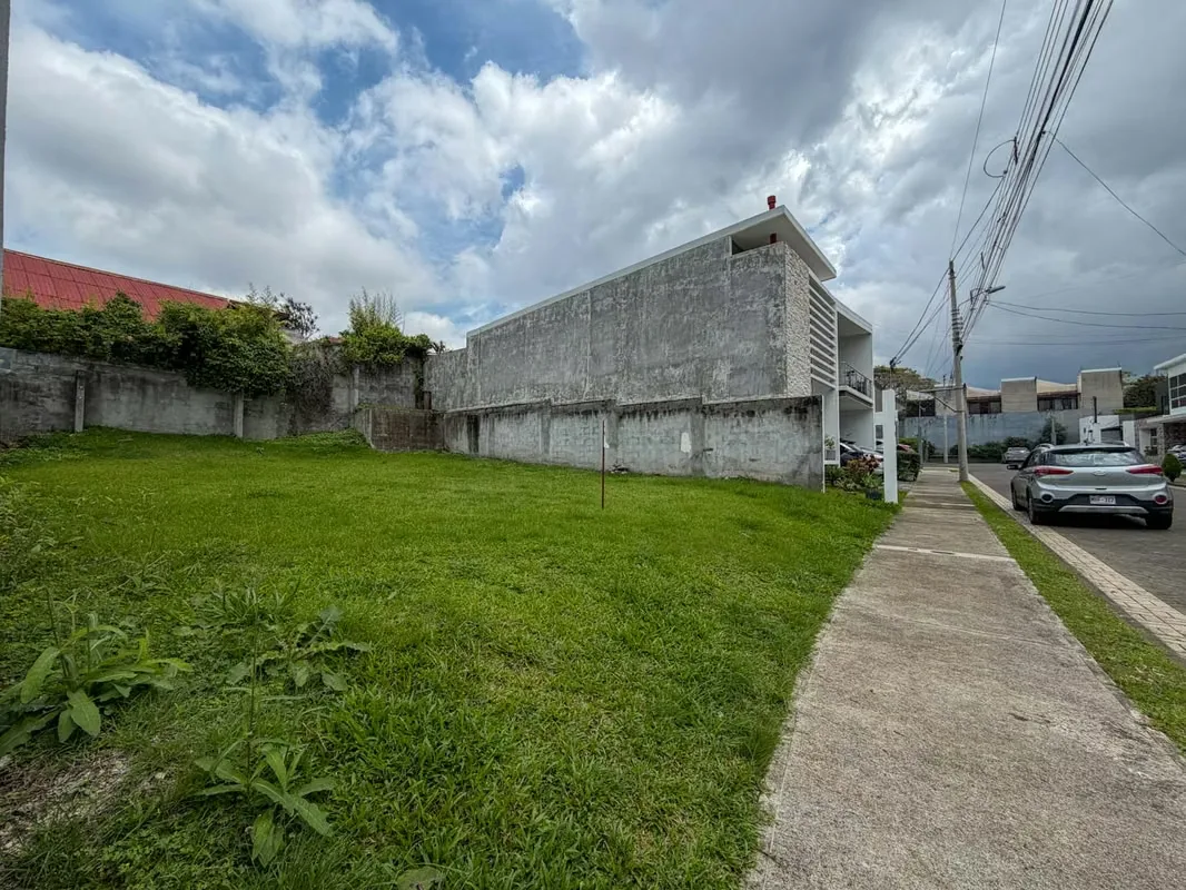 Lot for Sale in Rialto Condominium, photo 5