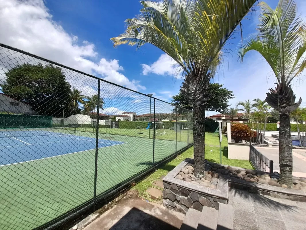 268 / Alquiler / Casa / Grande y lujosa / Condominio Exclusivo, photo 2