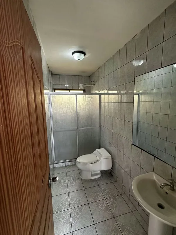 Very safe apartment building, second floor apartment very comfortable and large well illuminated with two large rooms with closet living room kitchen battery room and service. 300 megas ..., photo 7