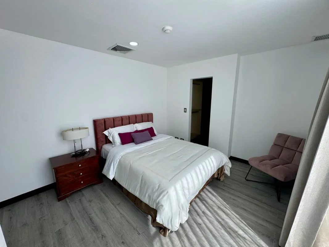 Amplio apartamento de 260 m² en Los Laureles, Escazú, con acabados de alta calidad y una distribución diseñada para ofrecer comodidad, privacidad y ...