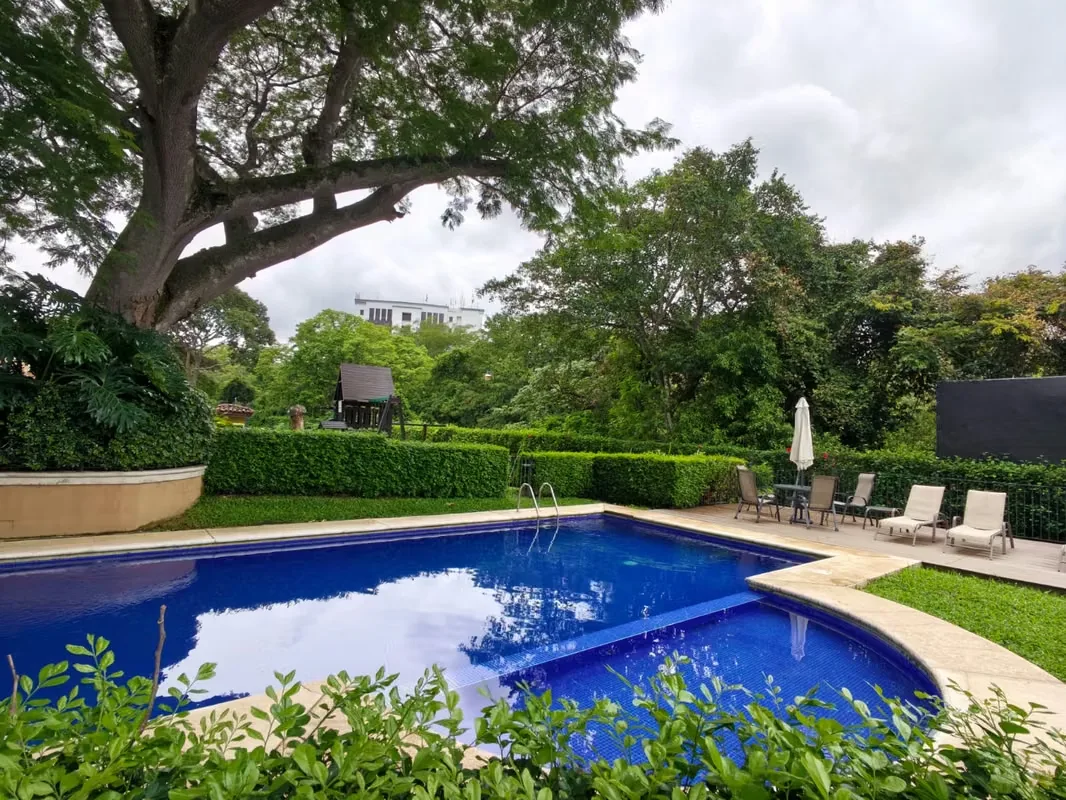 Esta hermosa casa ofrece espacios ideales para disfrutar en familia, con excelente distribución y áreas verdes., photo 13