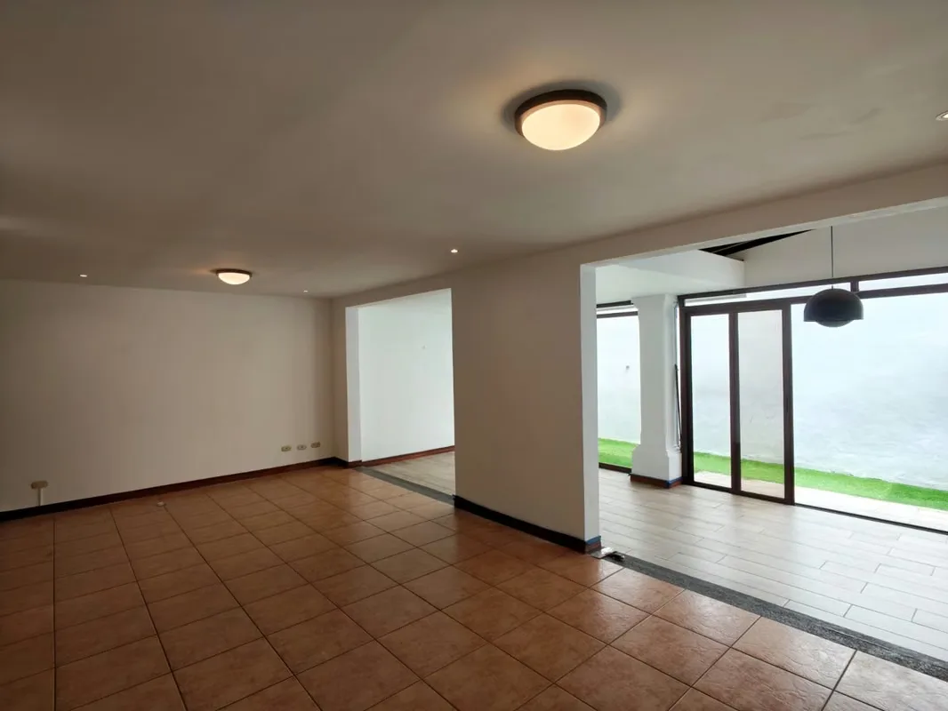 Esta hermosa casa ofrece espacios ideales para disfrutar en familia, con excelente distribución y áreas verdes., photo 15