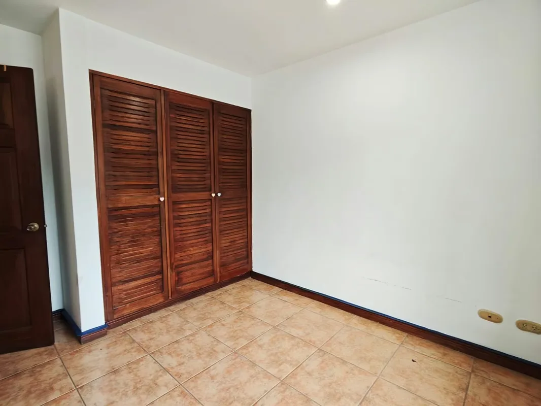 Esta hermosa casa ofrece espacios ideales para disfrutar en familia, con excelente distribución y áreas verdes., photo 16