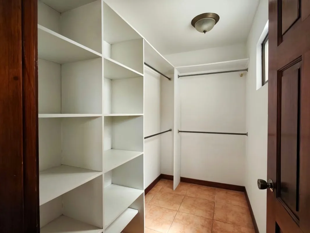 Esta hermosa casa ofrece espacios ideales para disfrutar en familia, con excelente distribución y áreas verdes., photo 4