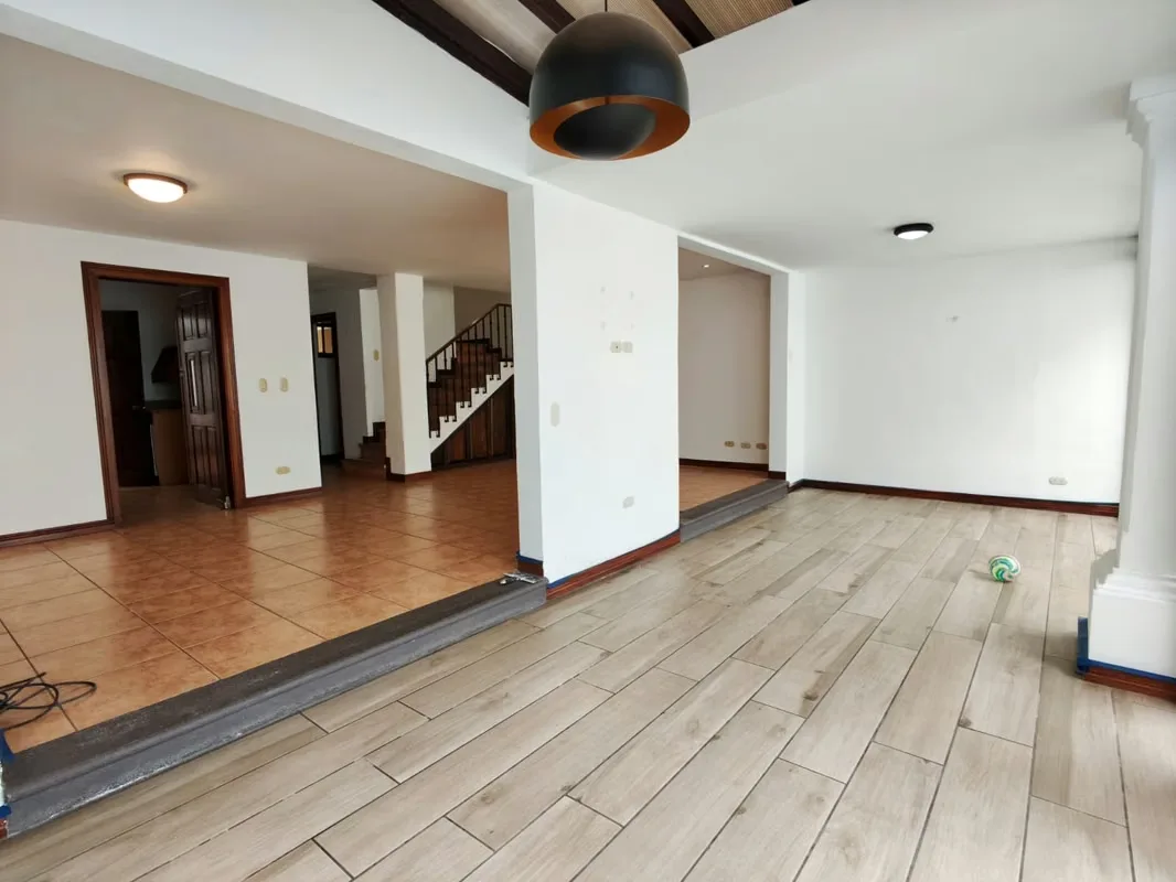 Esta hermosa casa ofrece espacios ideales para disfrutar en familia, con excelente distribución y áreas verdes., photo 8