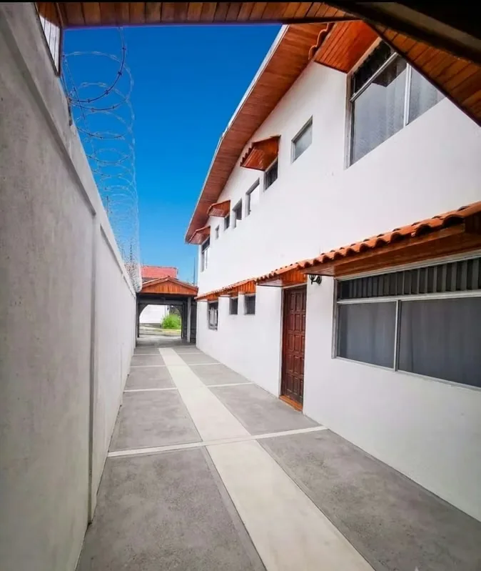 Venta de propiedad en San Pedro. 2 casas y 2 Apartamentos a tan solo 200m de la UCR