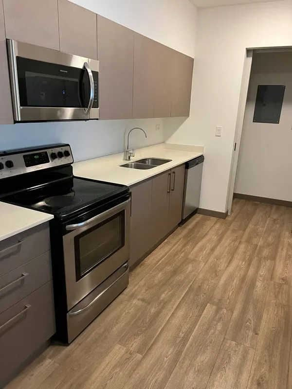 Este apartamento en Brasil de Mora, Santa Ana, en alquiler y venta ofrece un estilo de vida sereno y conectado con la naturaleza, en una ubicación privilegiada por su entorno boscoso y ...