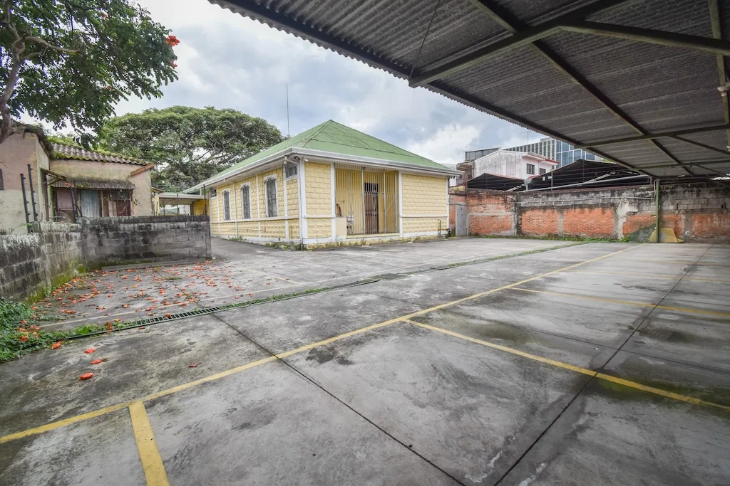 Propiedad Comercial de 640.93m2 en San José