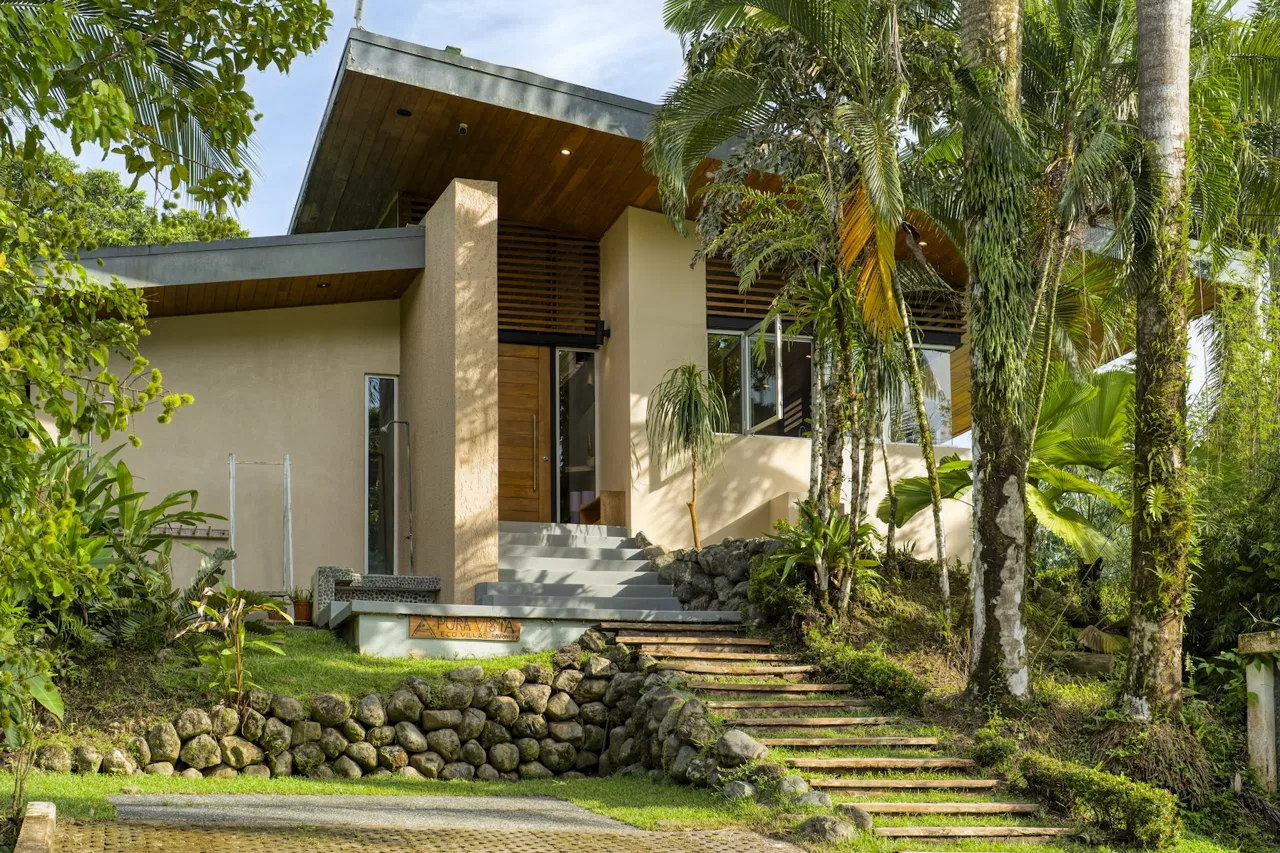 PROPERTY WITH PANORAMIC VIEWS OF THE OCEAN, IN PAVONES – 4.06 ACRES
